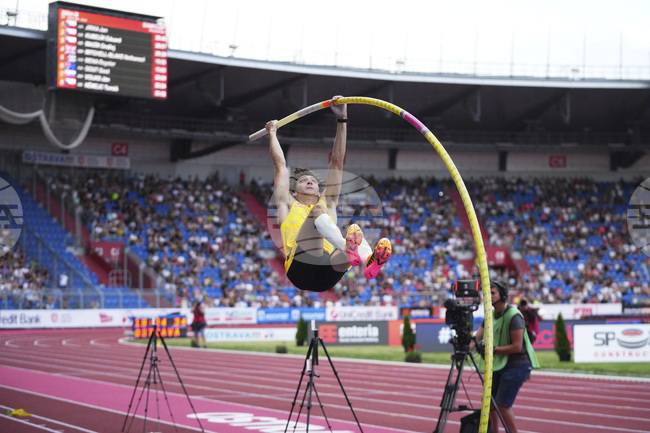 Дуплантис направи нова поправка на световния рекорд в овчарския скок