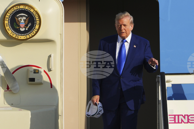 Американският президент Тръмп пристигна в Нидерландия за срещата на НАТО