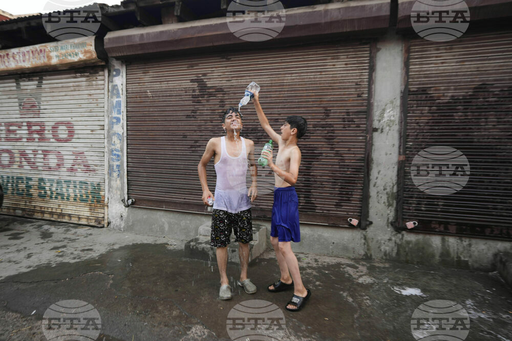 APTOPIX India Kashmir Weather