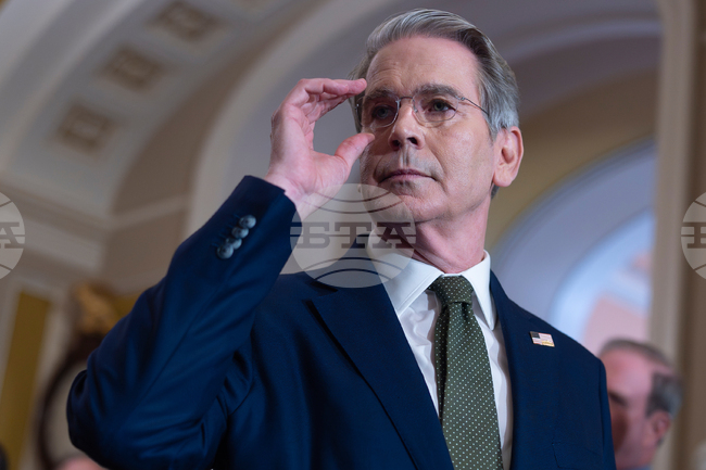 На около сто страни ще бъдат наложени мита от десет процента, заяви американският министър на финансите