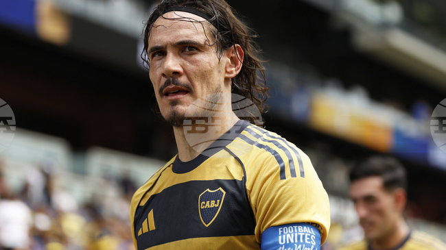 Уругвайският нападател Единсон Кавани прекрати кариерата си