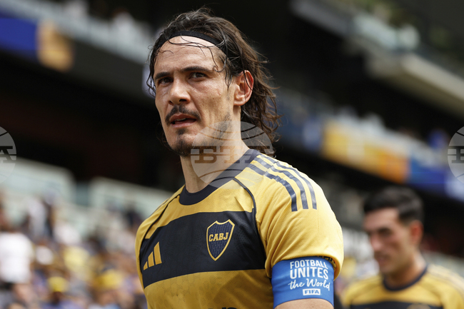 Уругвайският нападател Единсон Кавани прекрати кариерата си