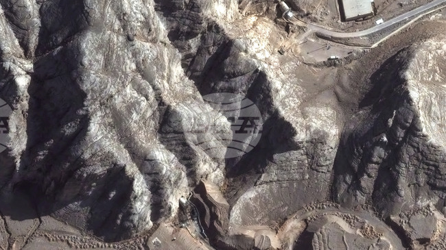 Франция, Германия и Великобритания са уведомили ООН, че са готови със санкции срещу Иран заради ядрената му програма, пише "Файненшъл таймс"