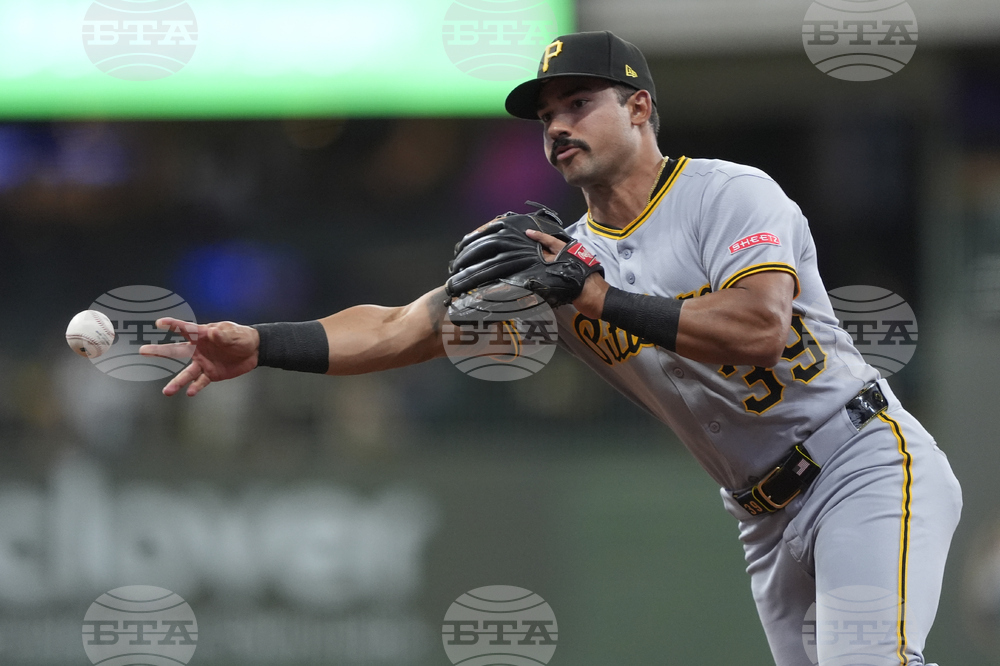 Pirates Brewers Baseball