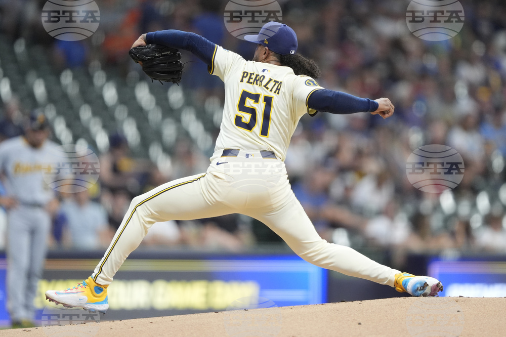Pirates Brewers Baseball