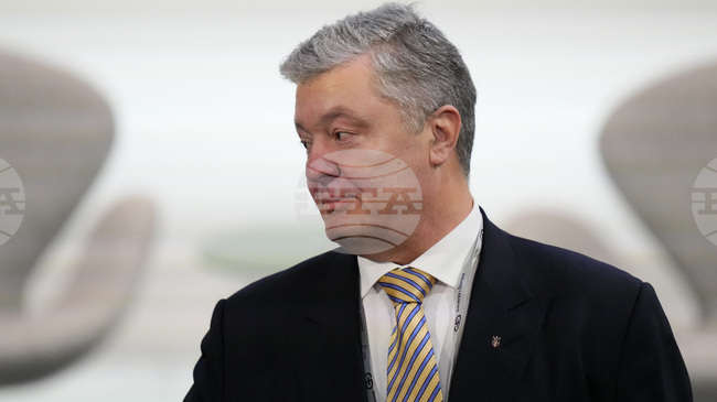 Бившият президент Петро Порошенко поиска цялото украинско правителство да подаде оставка