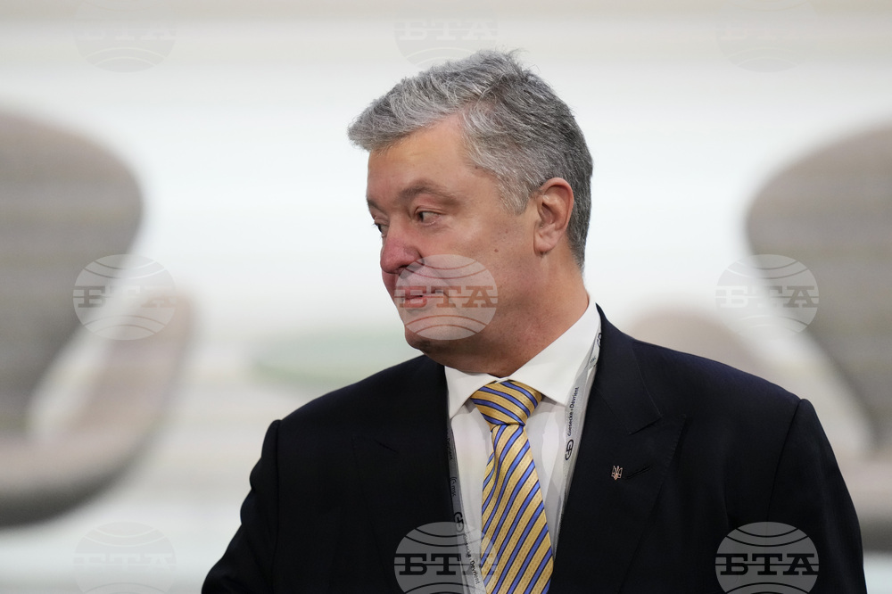 Бившият президент Петро Порошенко поиска цялото украинско правителство да подаде оставка