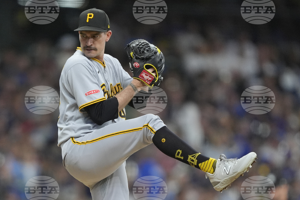 Pirates Brewers Baseball