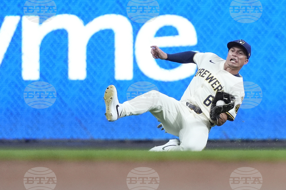 Pirates Brewers Baseball