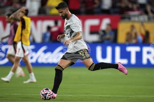 Френският нападател Оливие Жиру се разделя с ФК Лос Анджелис след една година в отбора