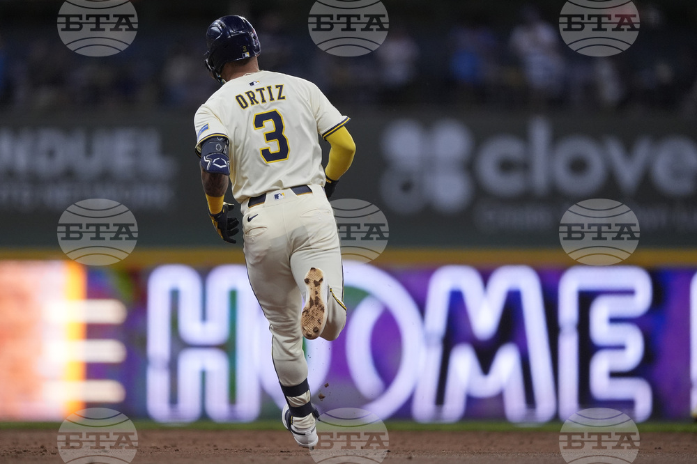 Pirates Brewers Baseball