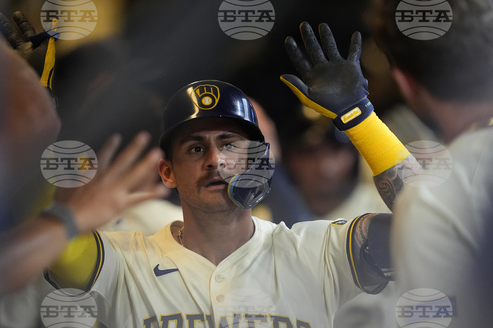Pirates Brewers Baseball