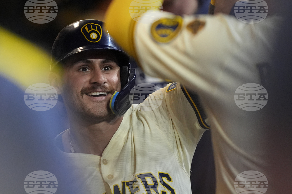 Pirates Brewers Baseball