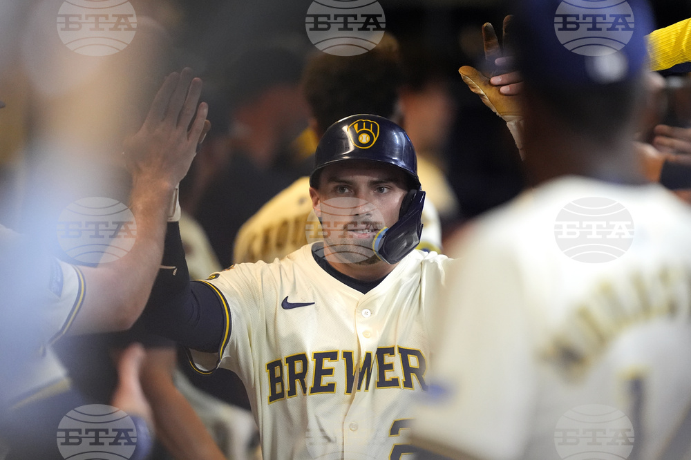 Pirates Brewers Baseball