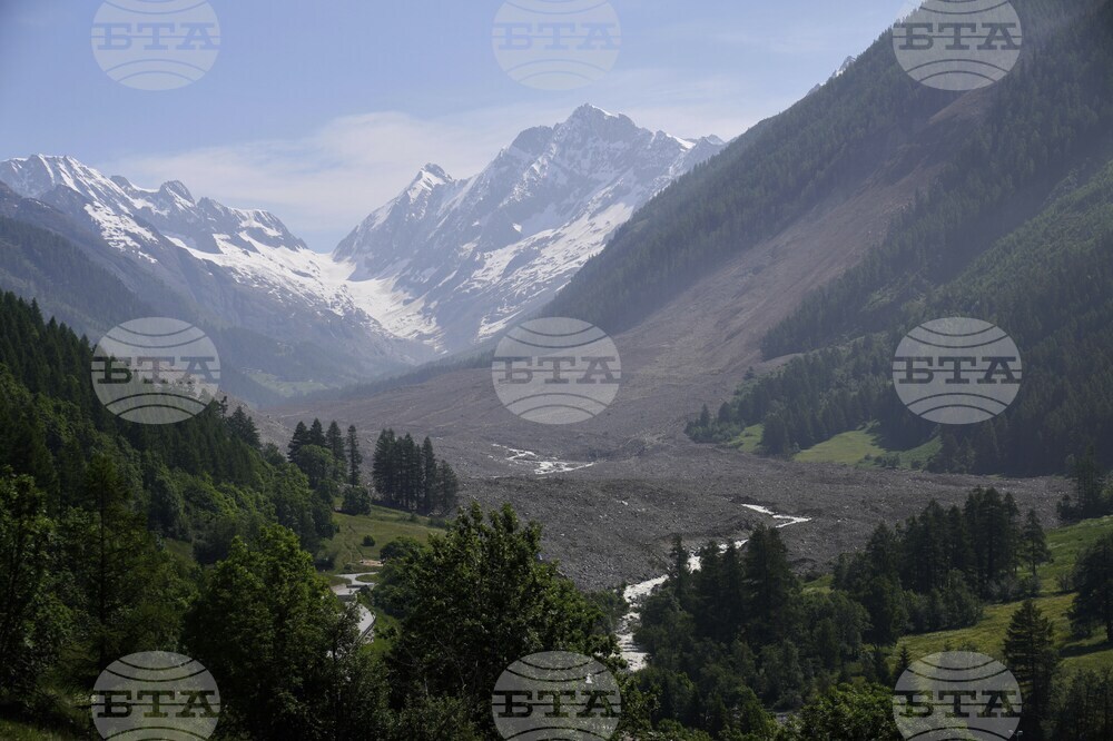 Тяло беше открито в швейцарското село Блатен, което беше сринато след свличането на ледник