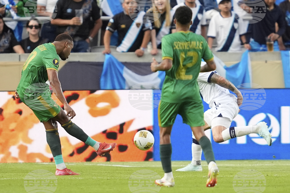 Нападателят на ЦСКА Матиас Фаетон вкара гол за Гваделупа при загуба от Гватемала, Канада спечели Група "B" на Голд Къп