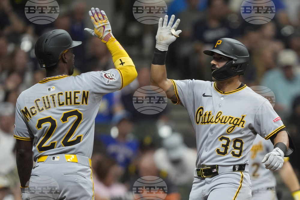 Pirates Brewers Baseball