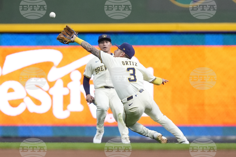 Pirates Brewers Baseball