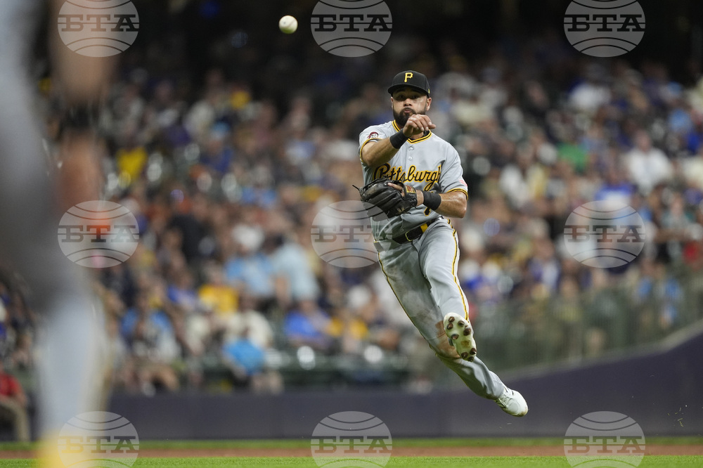 Pirates Brewers Baseball