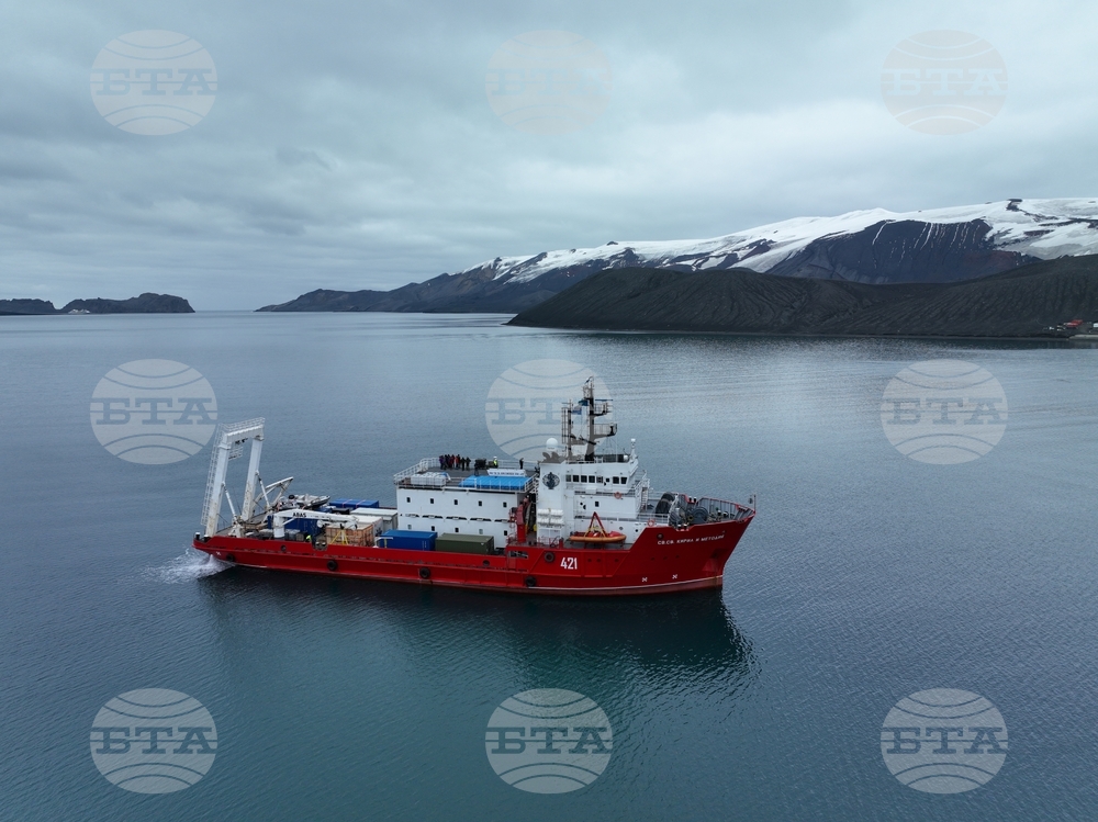 Day 53 - Antarctica - Debarkation from RSV 421 at Bulgarian Base St. Kliment Ohridski