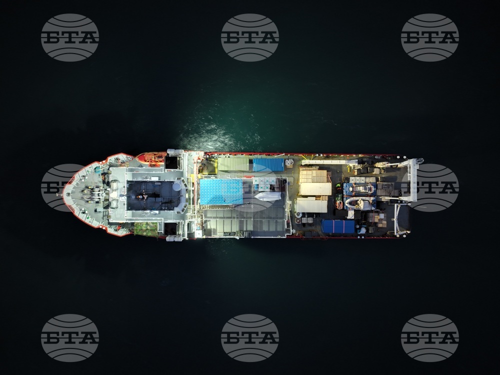 Day 53 - Antarctica - Debarkation from RSV 421 at Bulgarian Base St. Kliment Ohridski