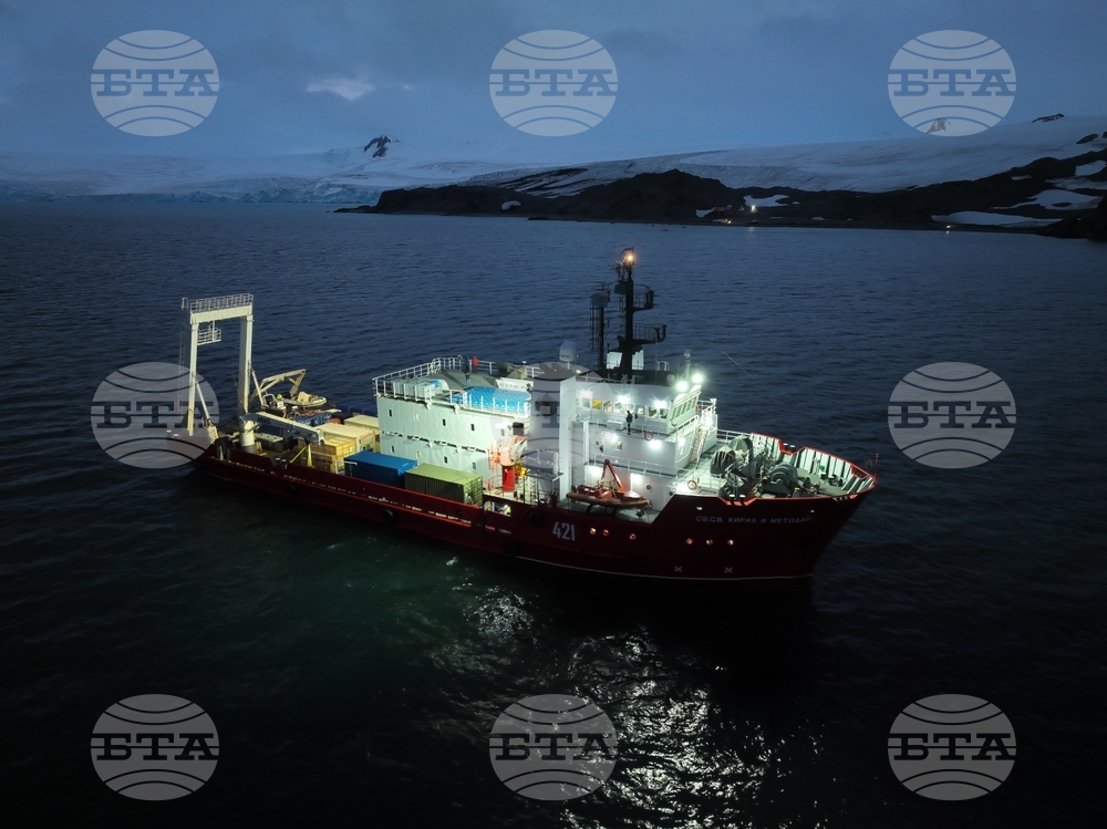 Day 53 - Antarctica - Debarkation from RSV 421 at Bulgarian Base St. Kliment Ohridski