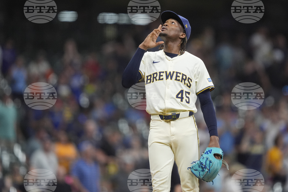 Pirates Brewers Baseball