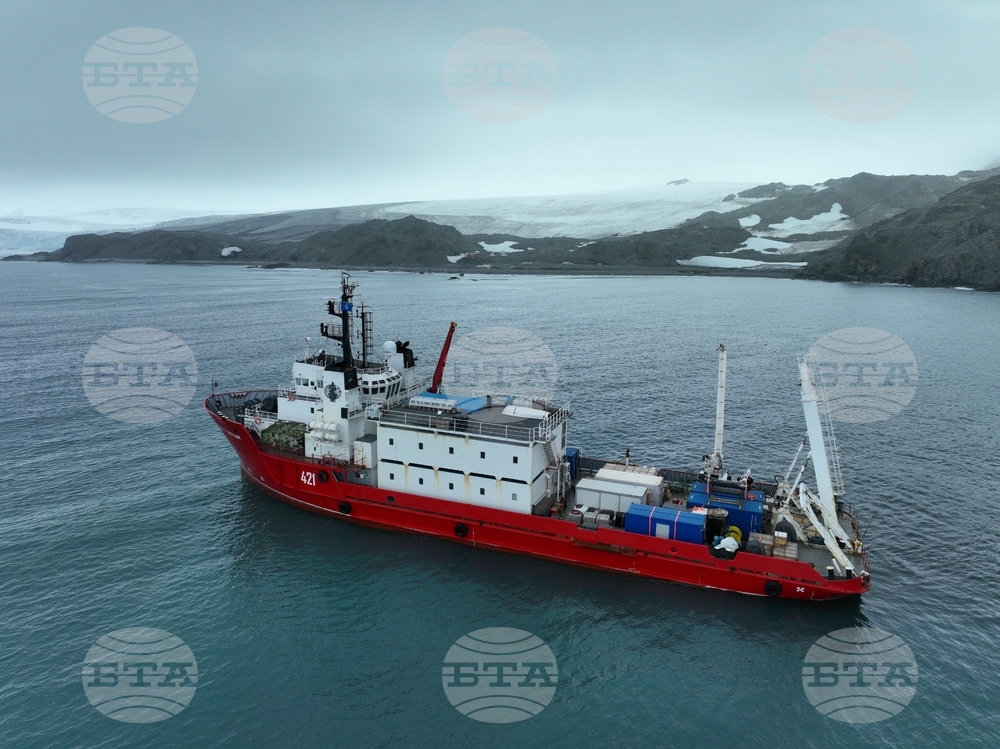 Day 53 - Antarctica - Debarkation from RSV 421 at Bulgarian Base St. Kliment Ohridski