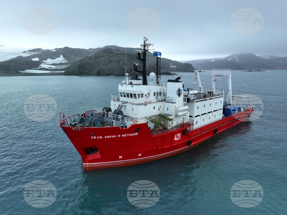 Day 53 - Antarctica - Debarkation from RSV 421 at Bulgarian Base St. Kliment Ohridski