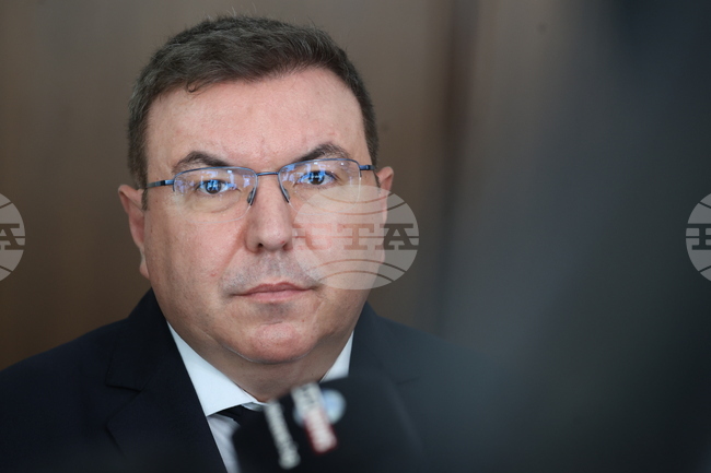 Правителството е стабилно, ще издържи на "маратона" от вотове на недоверие, коментира Костадин Ангелов 