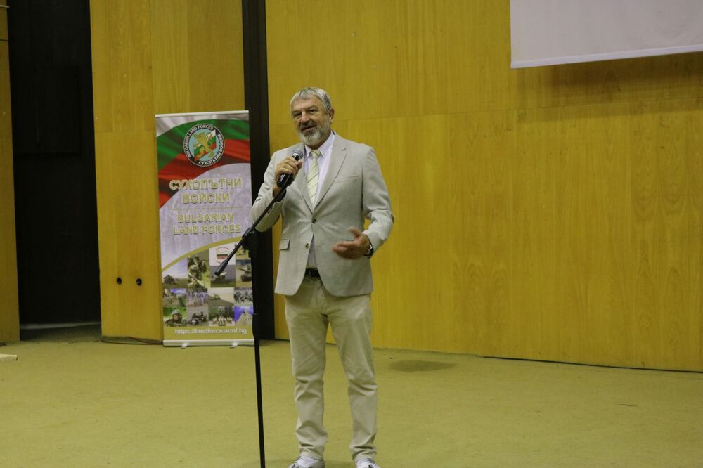 Областният управител и кметът дадоха началото на провеждащия се в Русе преглед на любителското художествено творчество и фестивал на духовите оркестри на Сухопътните войски