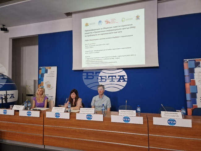 Намалява употребата на канабис сред учениците, но се увеличава употребата на вейпове и райски газ, каза д-р Александър Панайотов