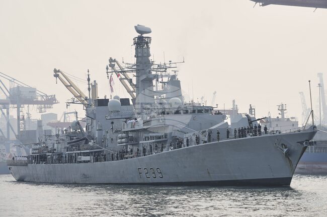 Великобритания защити преминаването на британски военен кораб през Тайванския проток