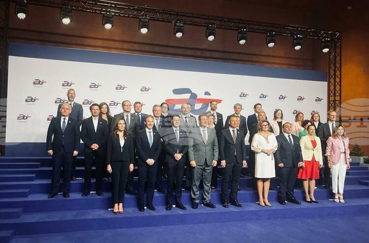 Tourism Minister Borshosh Meets with Counterparts in Warsaw