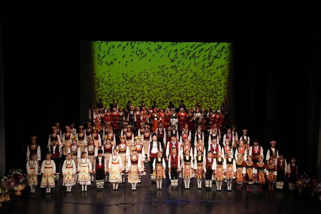 Община Стара Загора: С бурни аплодисменти и в препълнена зала Ансамбъл „Загоре“ отбеляза 70 г. от създаването си с невероятен спектакъл в три части