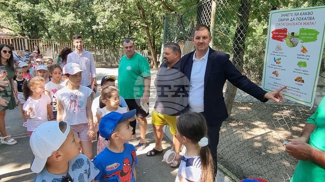 В зоопарка в Хасково започна информационна кампания за вредните и полезни храни за животните