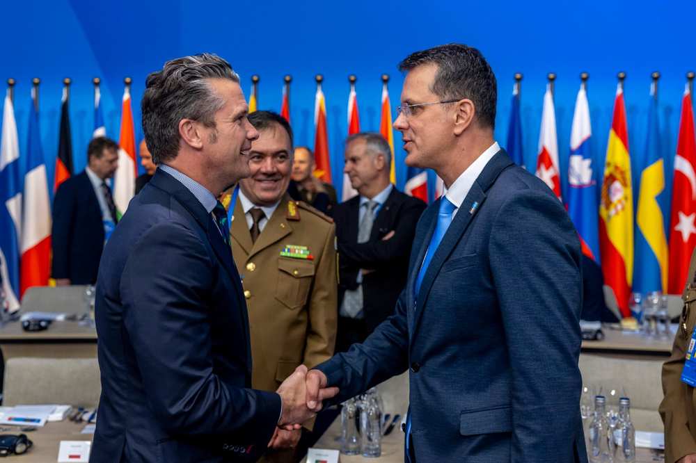 Румънският министър на отбраната Йонуц Мощяну се срещна с американския си колега Пийт Хегсет на срещата на върха на НАТО в Хага