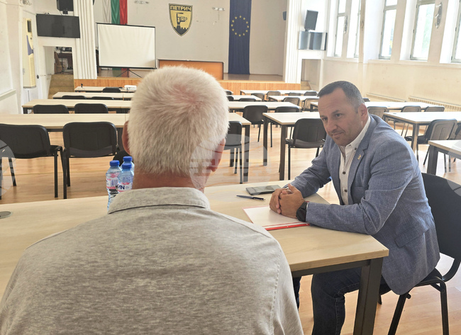 Областният управител на Благоевград Георги Динев провежда изнесена приемна за граждани в Петрич