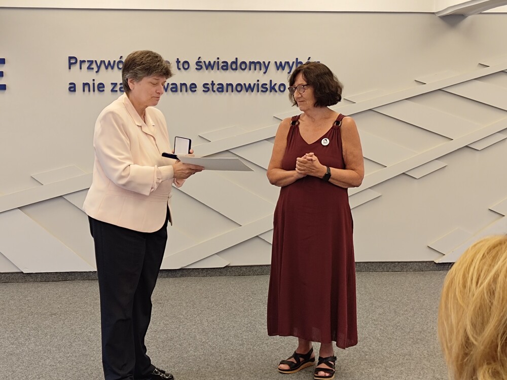 Директорът на училище „Дора Габе“ в Краков получи отличие от министър Красимир Вълчев за популяризирането на езика и културата ни в Полша