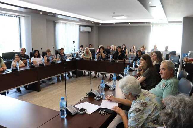 Община Нови пазар организира шест последователни срещи с експерти преди старта на проектите за енергийно обновяване на многофамилни жилищни сгради в града