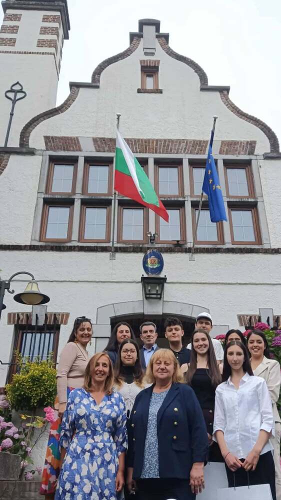 Зрелостници на училище „Пейо Яворов“ в Брюксел гостуваха в Българското посолство в белгийската столица