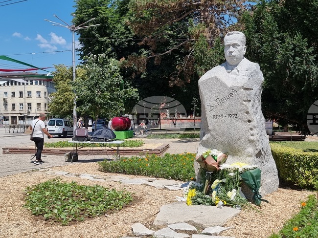 Димитър Пешев е пример, че българите сме преди всичко хора, каза кметът на Кюстендил Огнян Атанасов