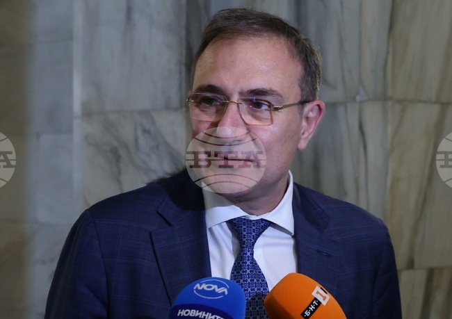 В дома за стари хора в кв. „Суходол“ са били настанени само осем души, по предварителна информация са в доста тежко състояние, каза министър Борислав Гуцанов