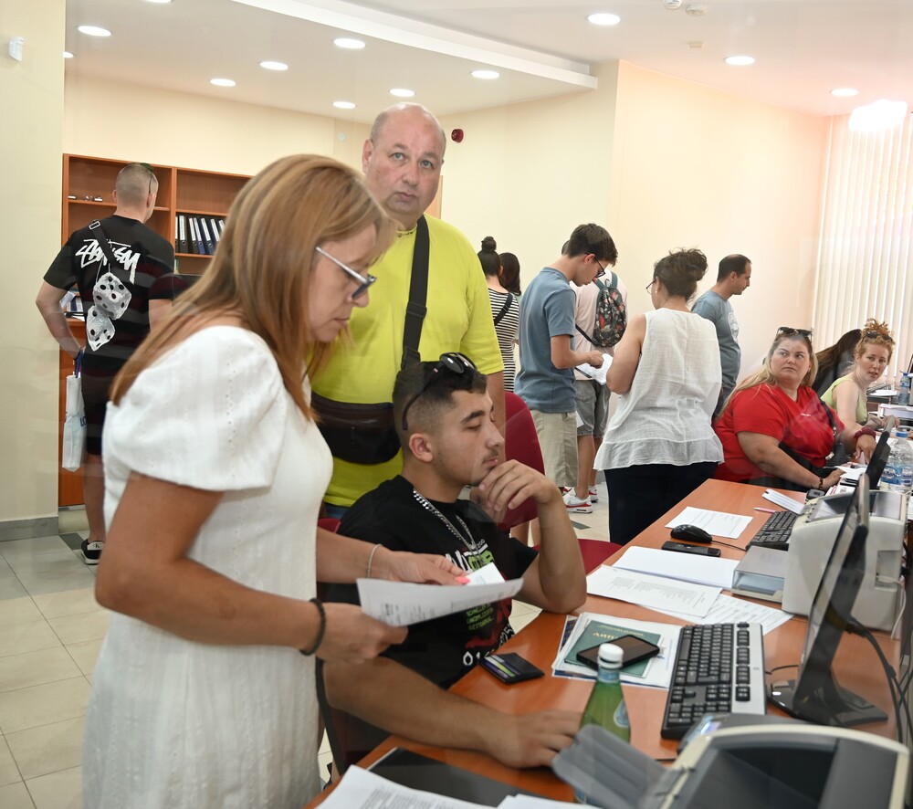 Кандидат-студенти, остават броени дни до крайния срок за подаване на документи в УНСС 