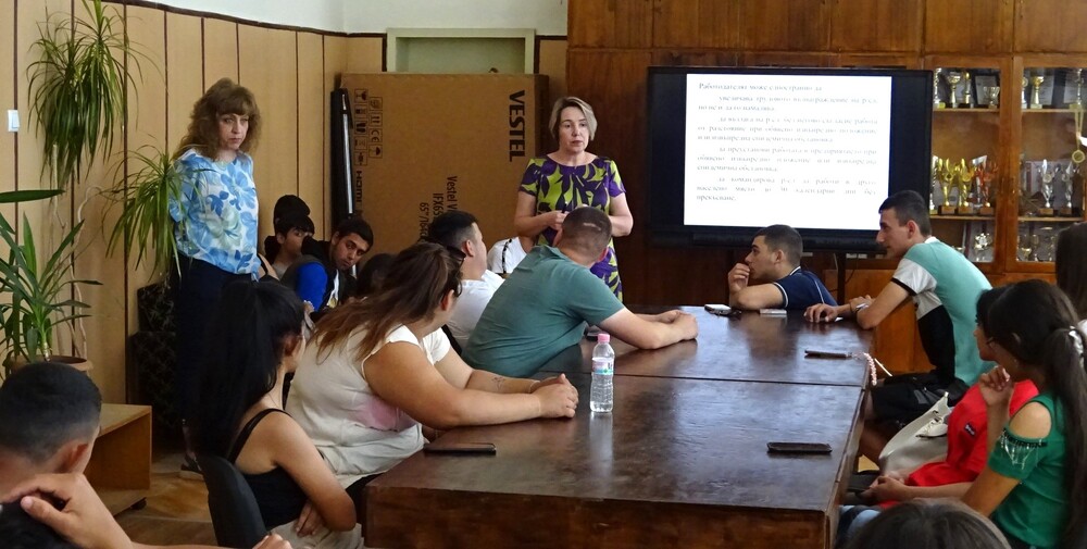 Окръжен съд – Разград: Ученици от ПГССХВТ „Ангел Кънчев“ научиха трудовите си права и задължения