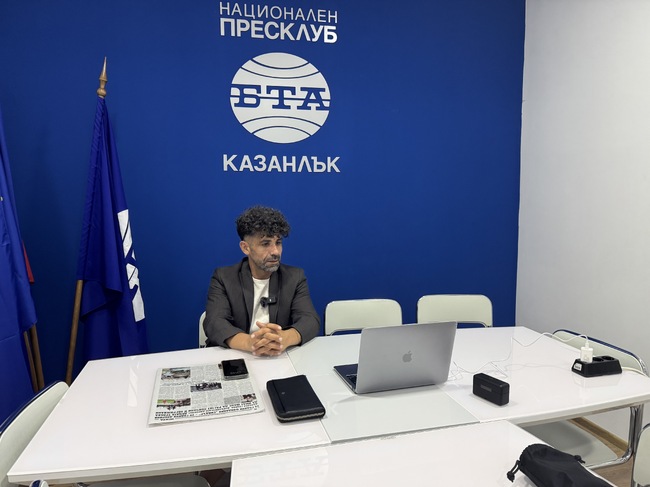 Житейският път на Кристо е интересно изследователско поле, каза в Казанлък изкуствоведът д-р Пламен Петров