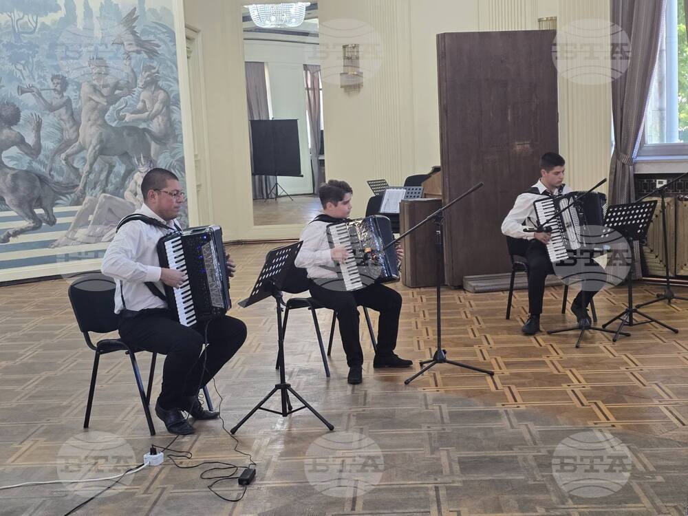 Майсторският клас към Акордеонната школа при Народно читалище “Йордан Йовков - 1870” в Добрич завърши с гала концерт на участниците