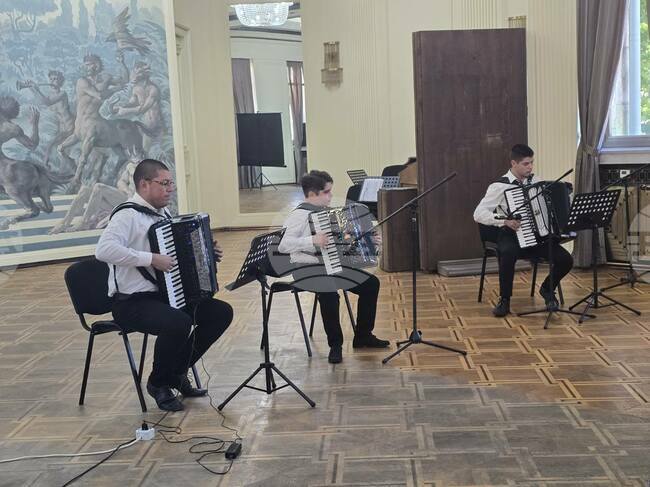 Майсторският клас към Акордеонната школа при Народно читалище “Йордан Йовков - 1870” в Добрич завърши с гала концерт на участниците