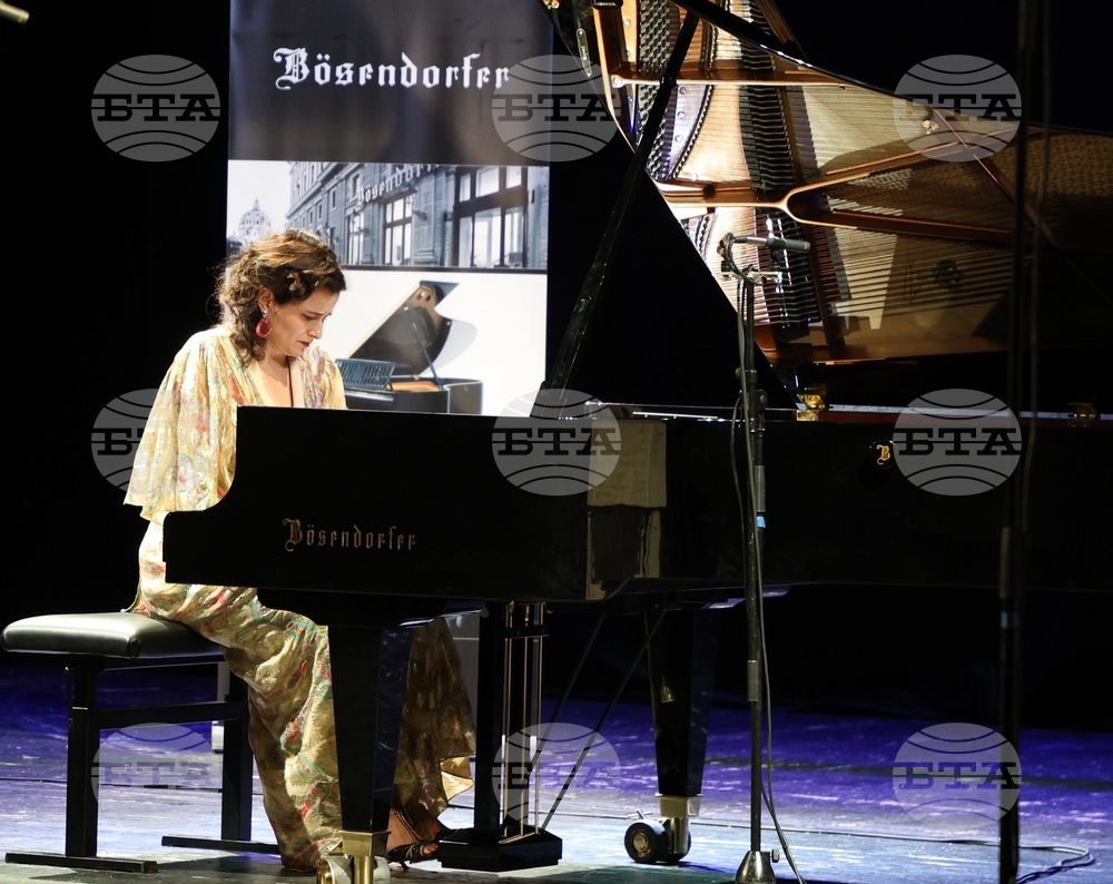 Само когато си готов да рискуваш, може да стигнеш до нови артистични решения, каза пред БТА пианистката Дора Делийска