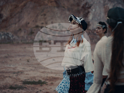 Мона представя песента „Сила“, която дава глас на тишината и обединява светове, снимка – екип Мона